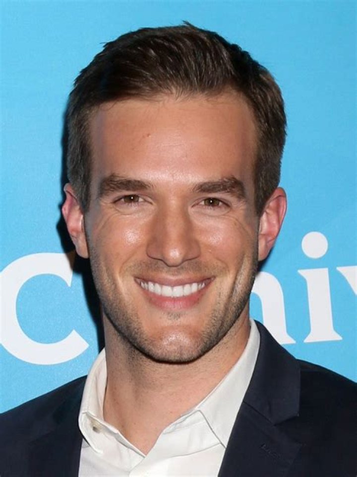 Andy Favreau Age - Bio, Wiki, Height, Net Worth, Relationship (2023)