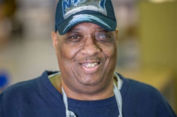 How tall is Avery Brooks