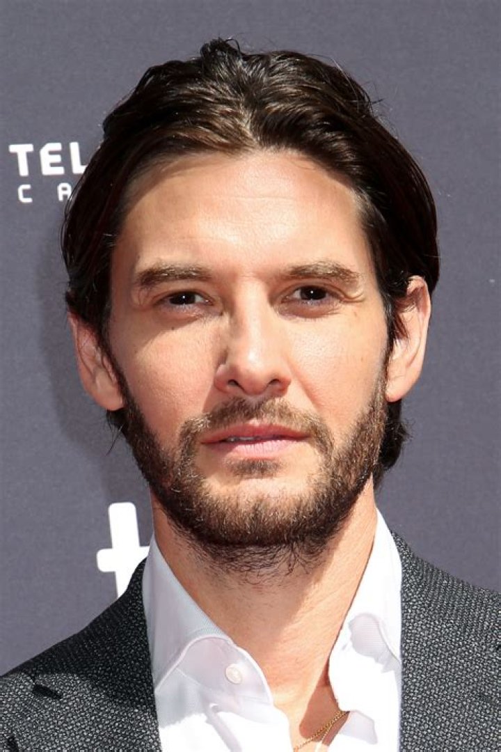 How tall is Ben Barnes