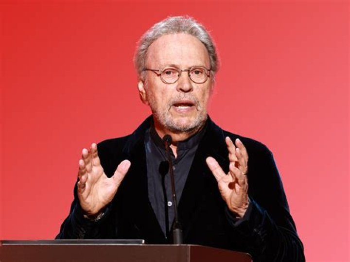 How tall is Billy Crystal