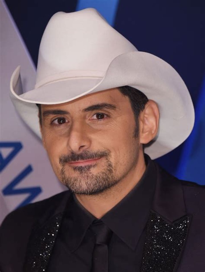 How tall is Brad Paisley