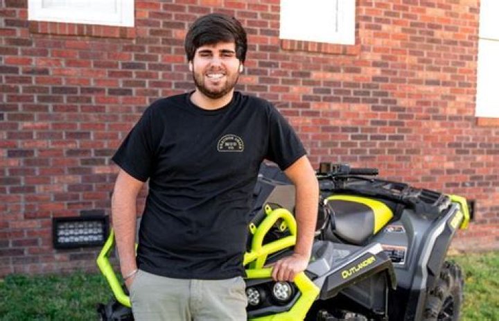 Where does Braydon Price live? His Girlfriend, Net Worth, Address, Age, House