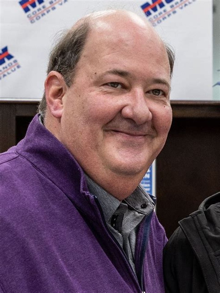 How tall is Brian Baumgartner