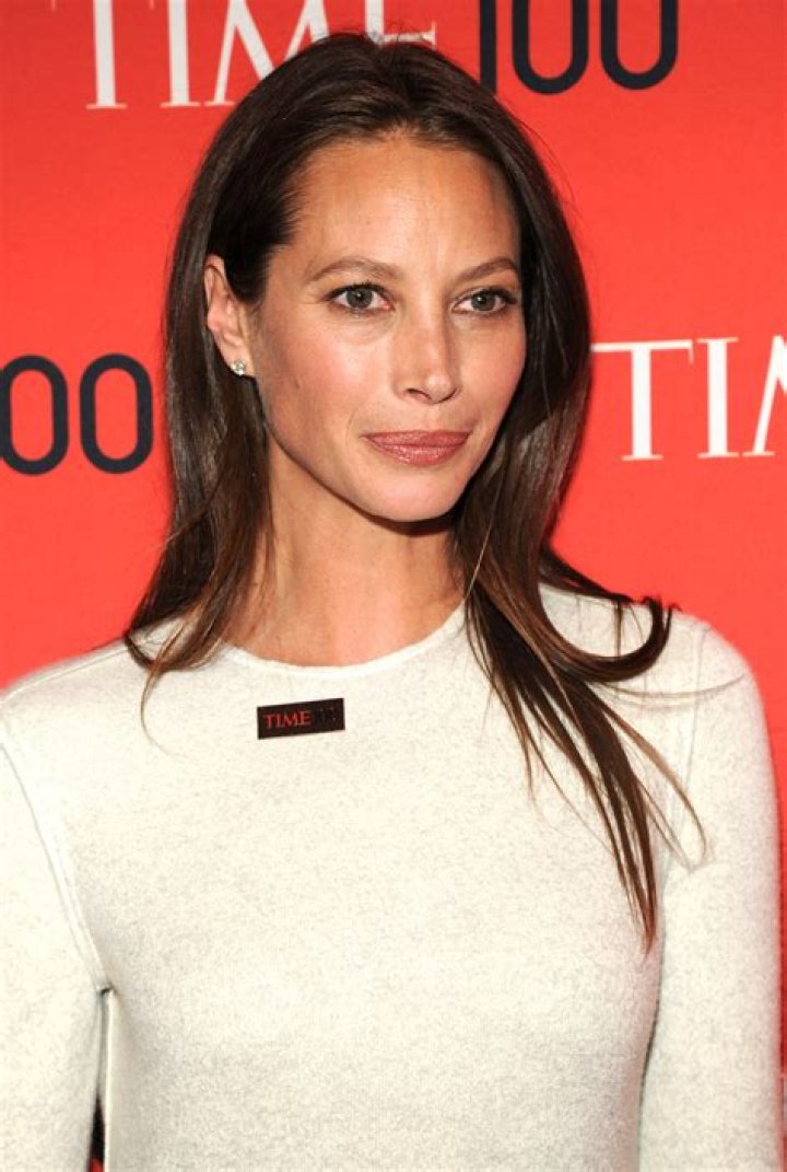 How tall is Christy Turlington