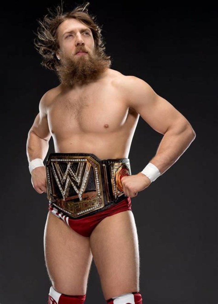 How tall is Daniel Bryan