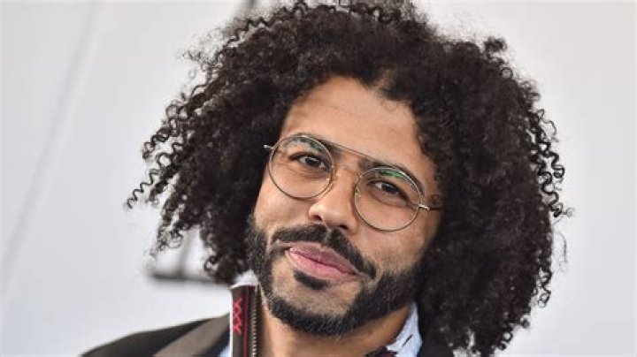 How tall is Daveed Diggs