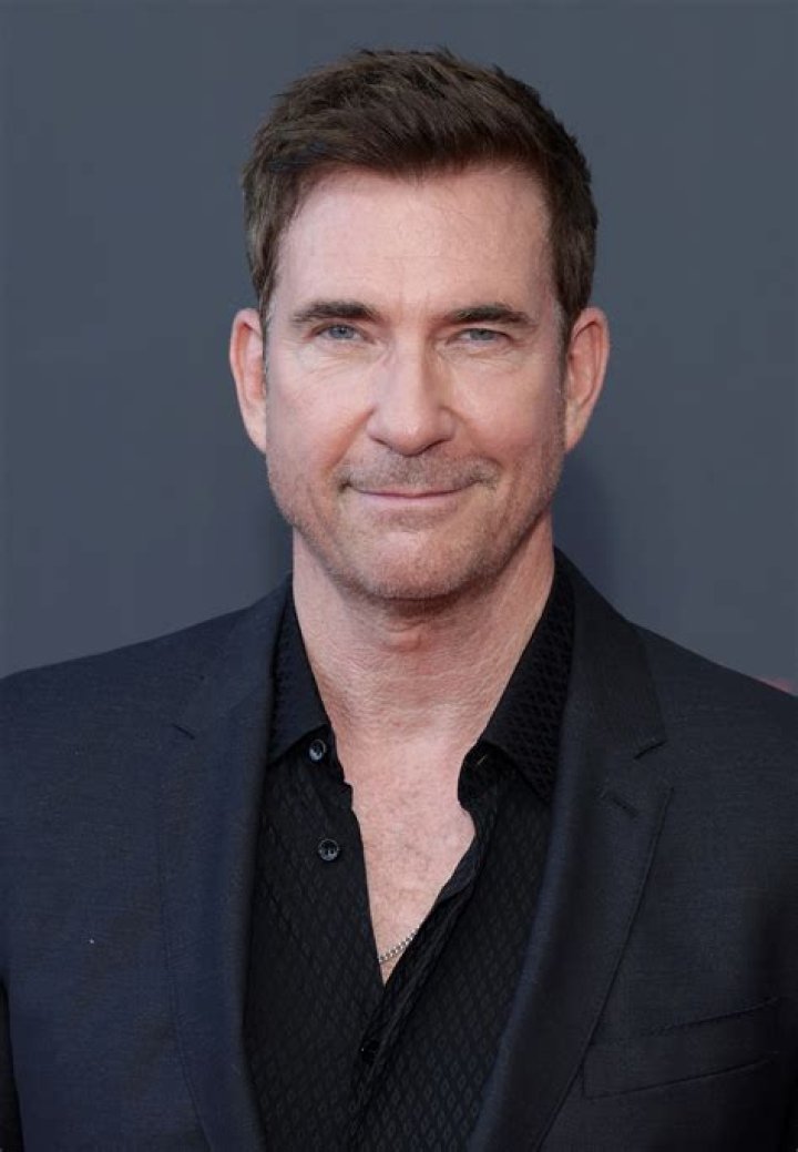 How tall is Dylan McDermott