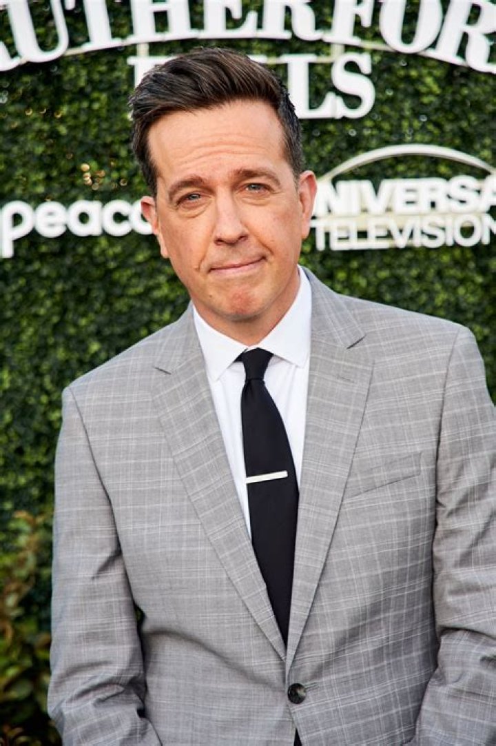 How tall is Ed Helms