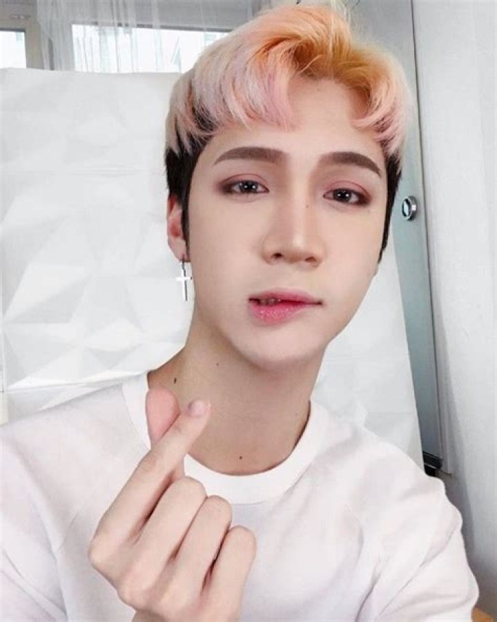 Edward Avila Bio | Age, Wiki, Net worth, Height, Sexuality, Ethnicity, Boyfriend?|