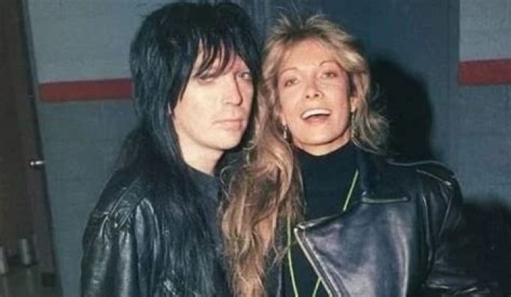 Emi Canyn – Celebsgraphy