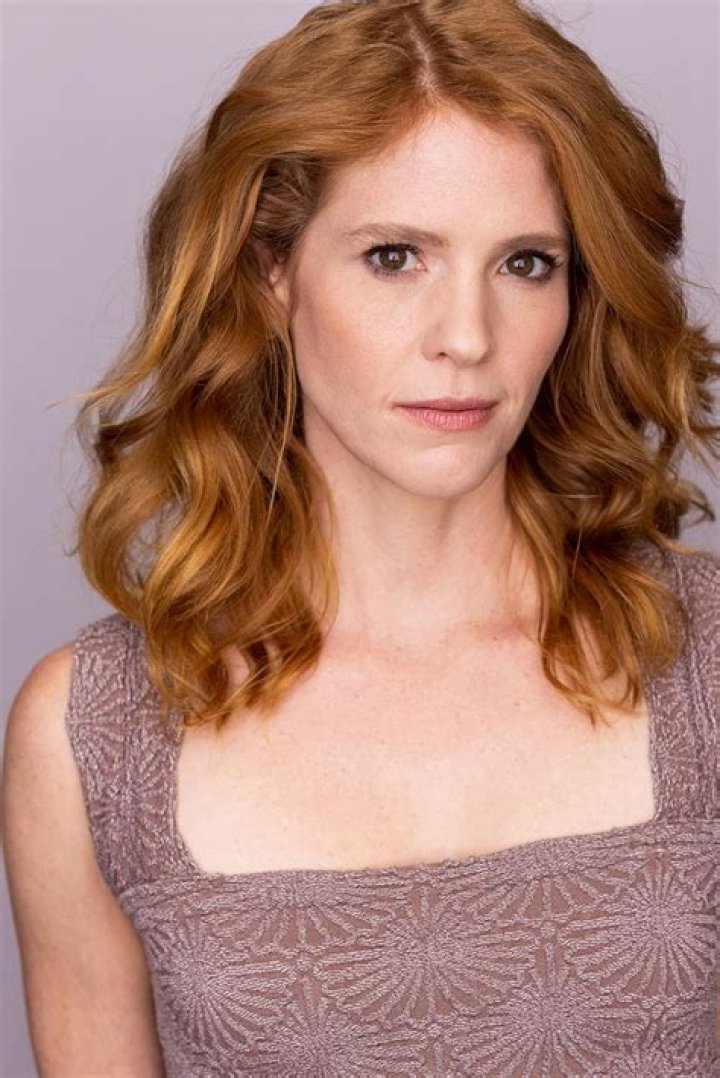 How tall is Erin Chambers