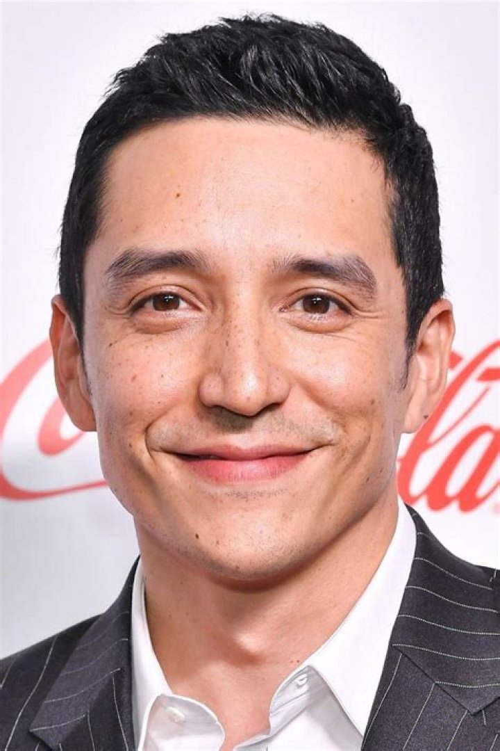 How tall is Gabriel Luna