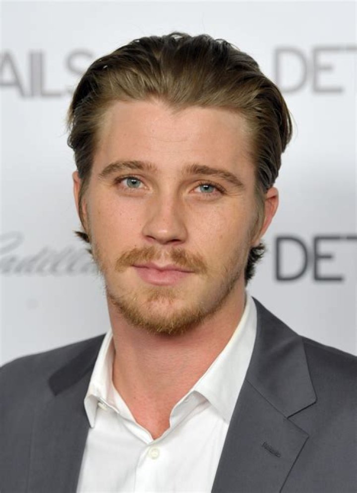 How tall is Garrett Hedlund
