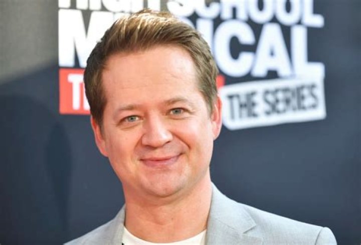 How tall is Jason Earles