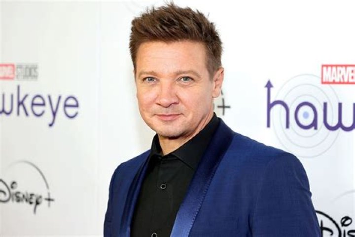 How tall is Jeremy Renner