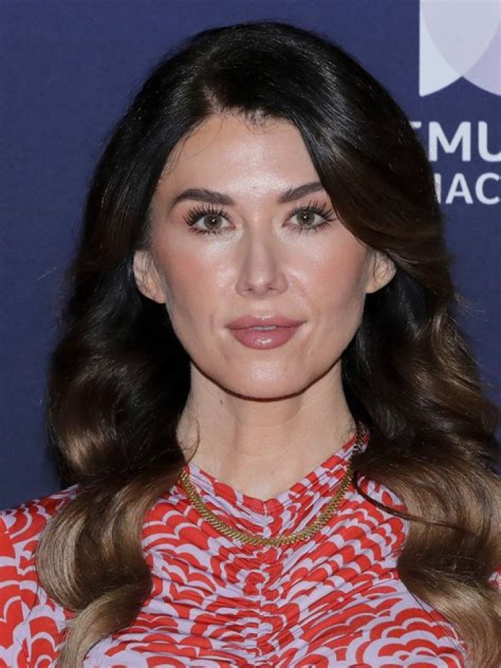 How tall is Jewel Staite