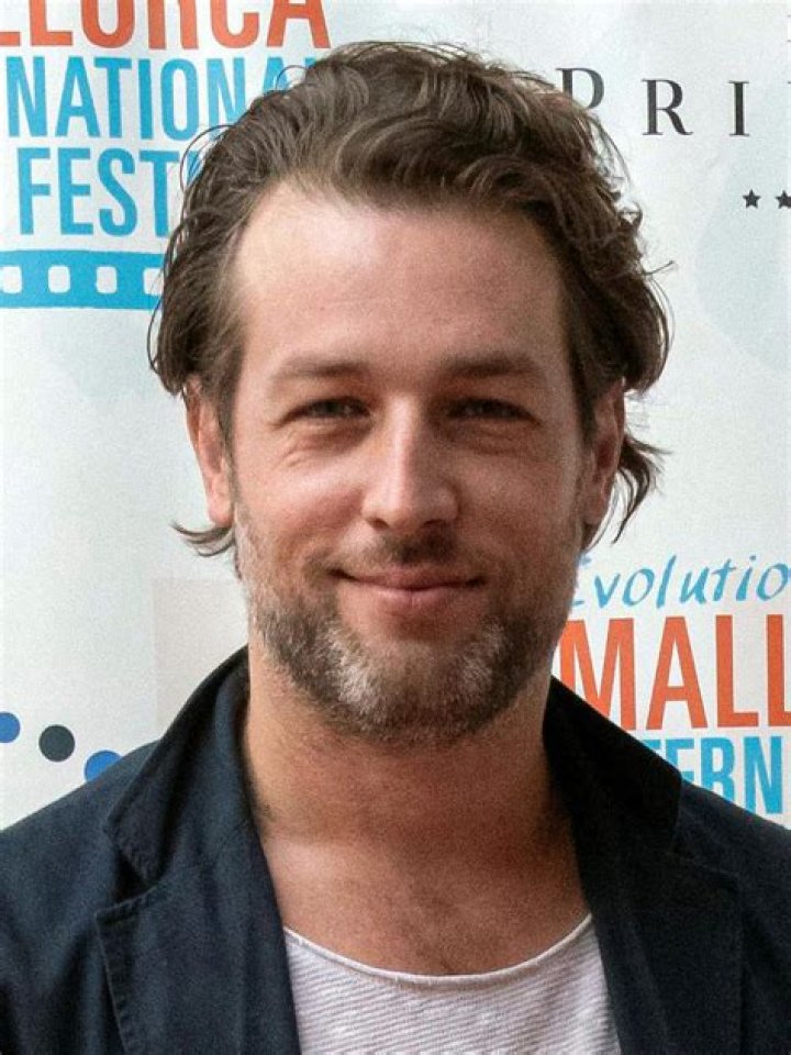 Julian Looman Net Worth, Age, Height, Wife