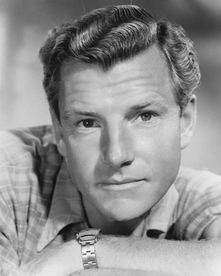 How tall was Kenneth More