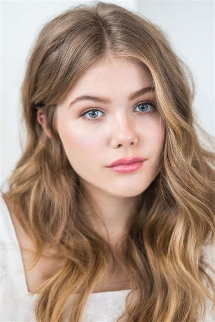 How tall is Kerri Medders