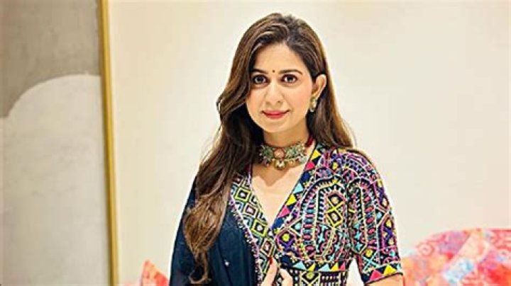 Kinjal Dave Wiki, Biography, Age, Height, Family, Salary & Images