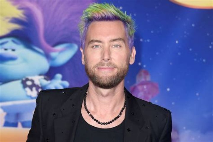 How tall is Lance Bass