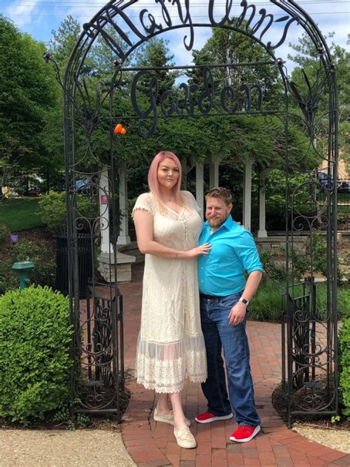 How tall is Lindsay Kay Hayward