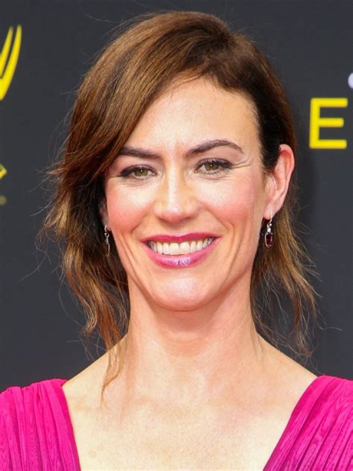 How tall is Maggie Siff