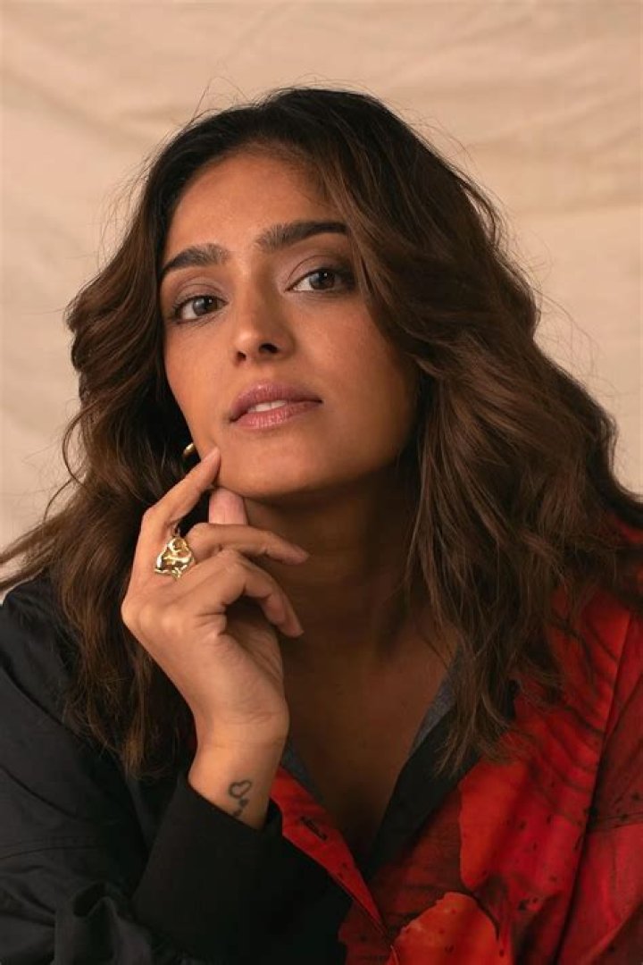 How tall is Mandeep Dhillon