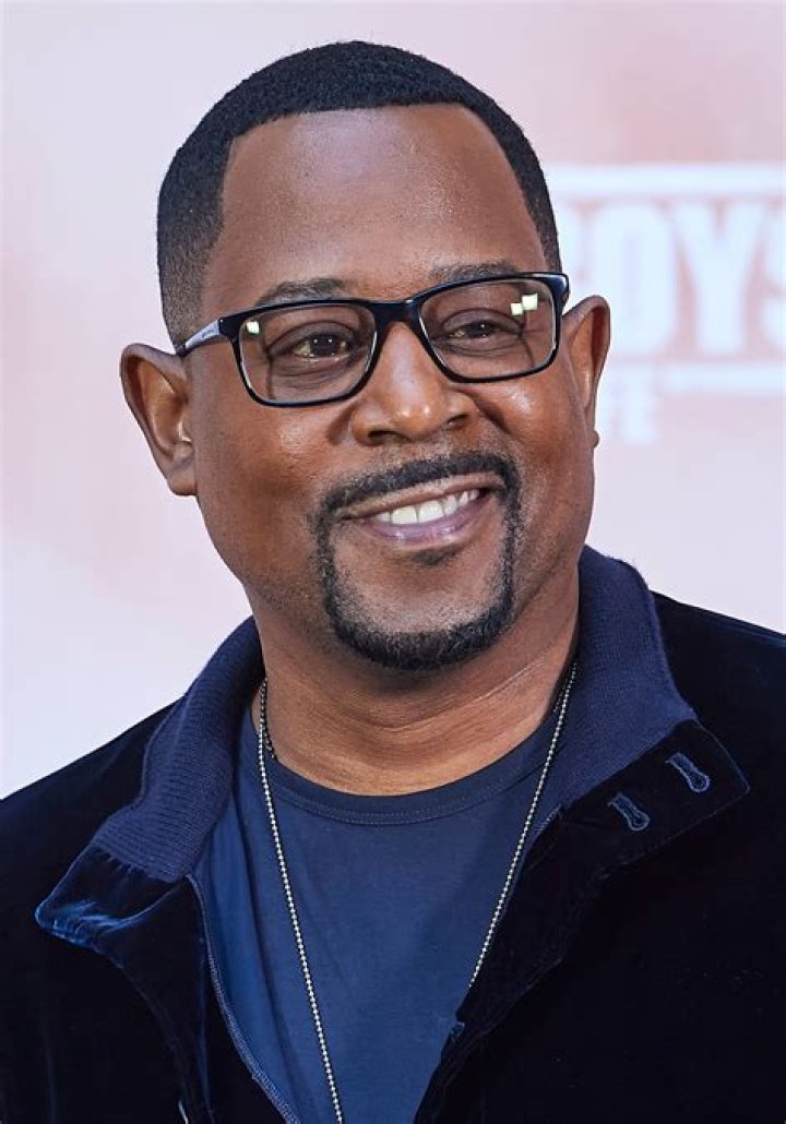 How tall is Martin Lawrence
