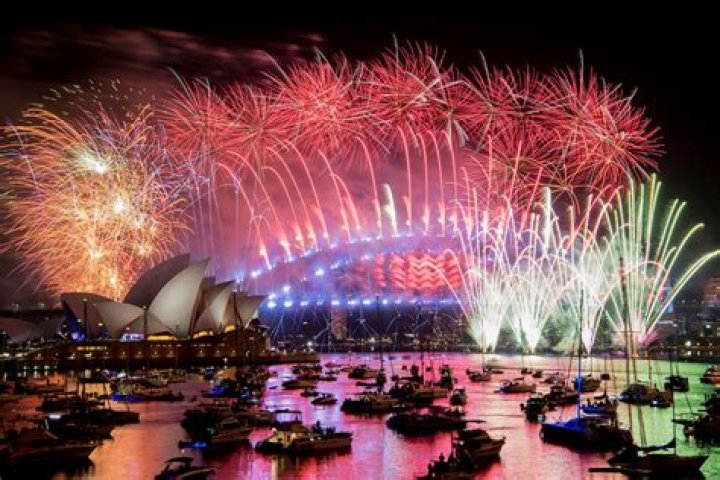 21 Photos Of People Celebrating New Year's Around The World