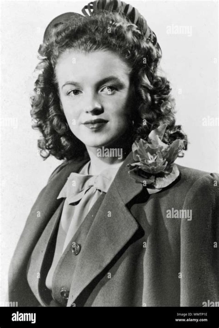 25 Photos Of Norma Jeane Mortenson Before She Became Marilyn Monroe