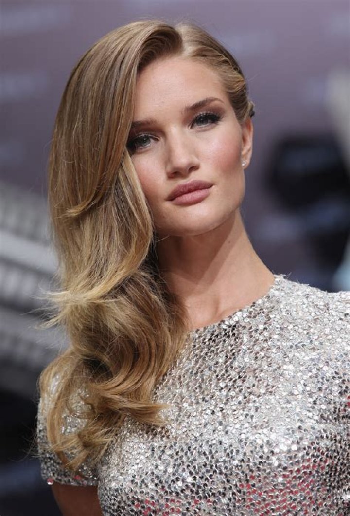 How tall is Rosie Huntington Whiteley