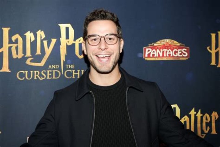 How tall is Skylar Astin