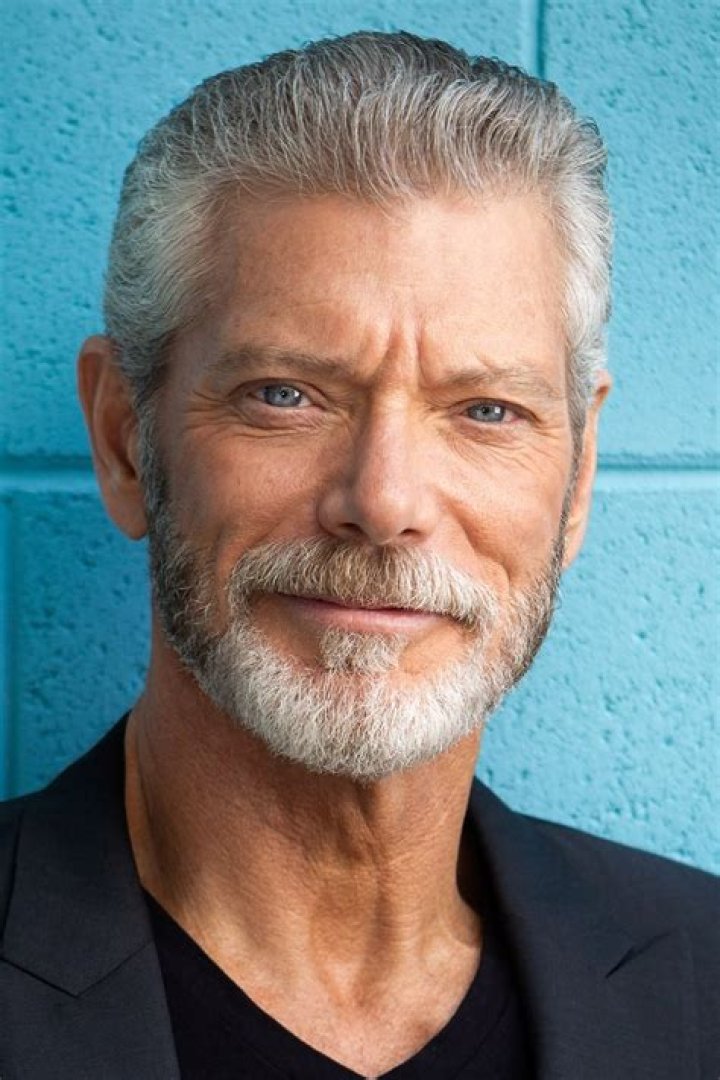 How tall is Stephen Lang