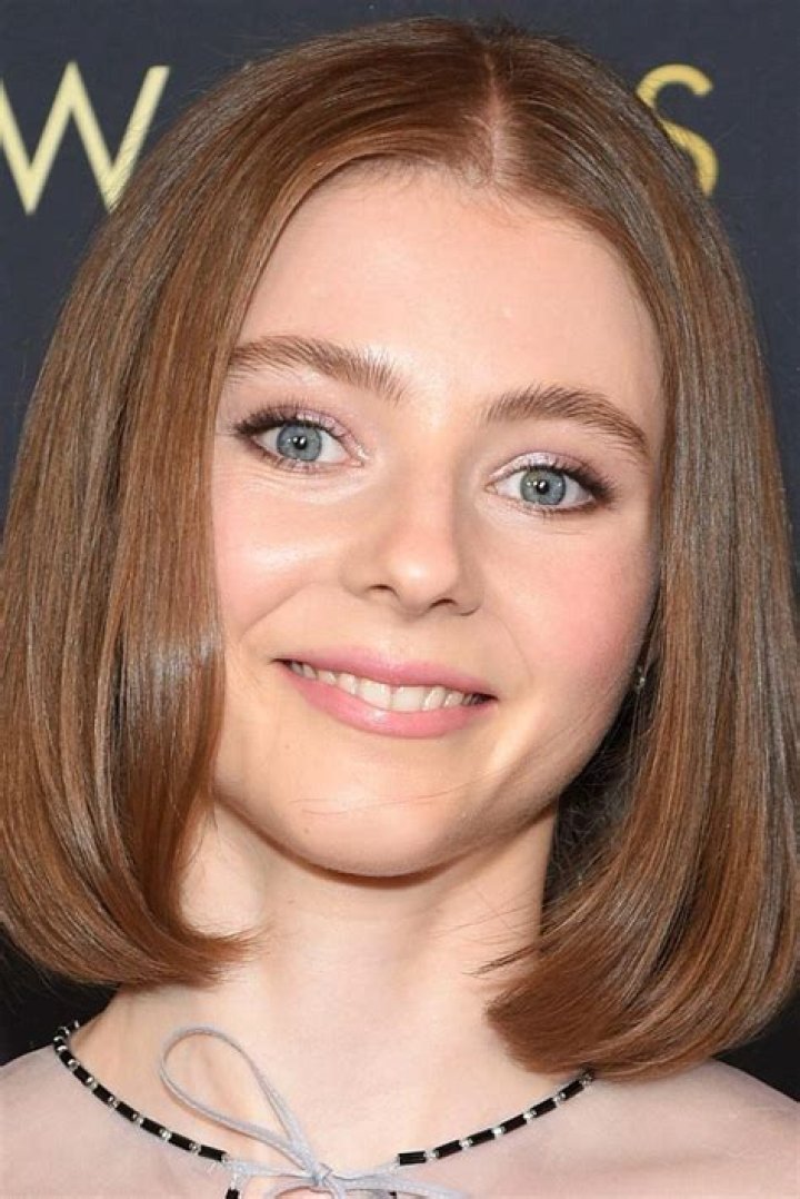 How tall is Thomasin McKenzie