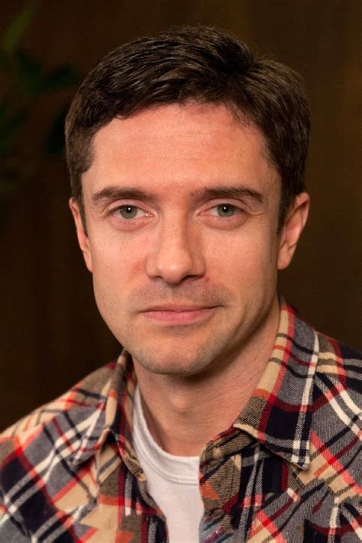 How tall is Topher Grace