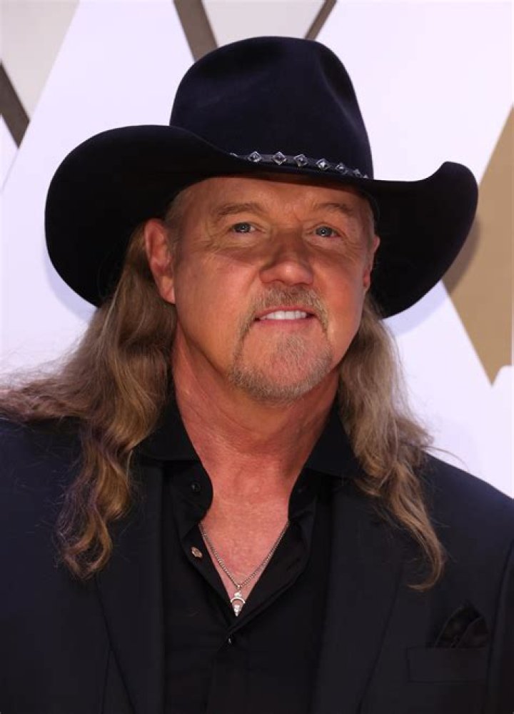 How tall is Trace Adkins