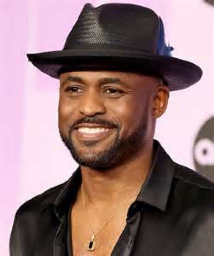 How tall is Wayne Brady