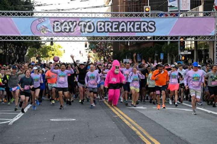 What time does the Bay to Breakers race start?