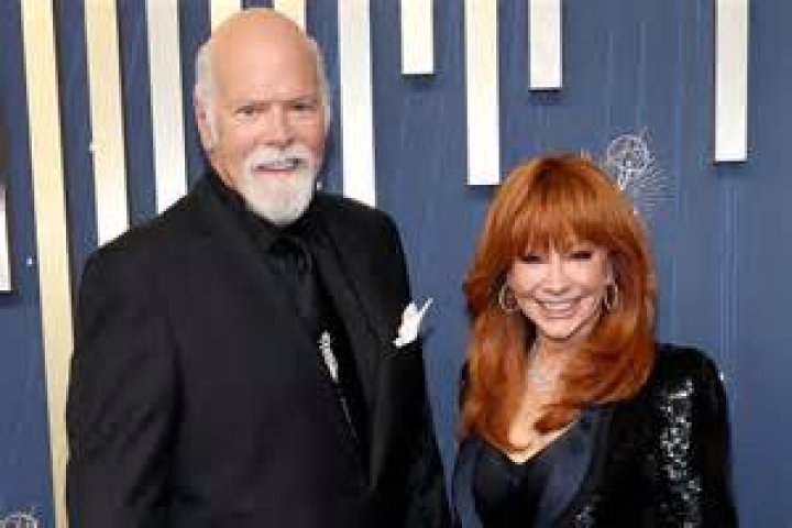 Who Is Reba Mcentire Dating Now? Who Is Reba Mcentire Husband? Does Reba Mcentire Wear A Wig?