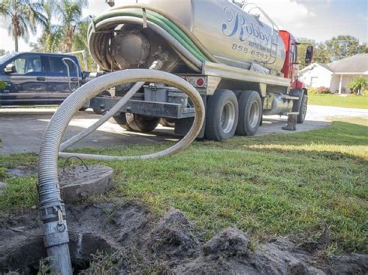 Will bleach hurt a septic tank?